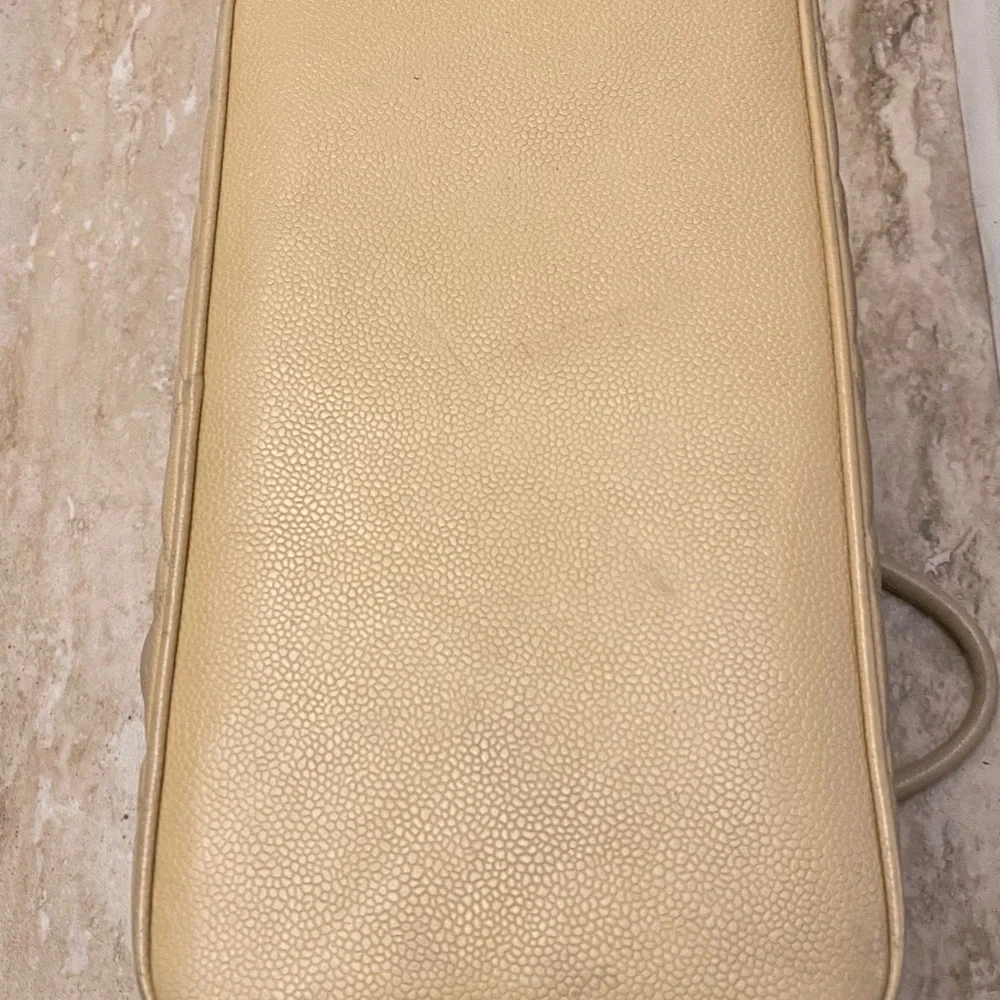CHANEL Beige Authentic Vintage Caviar Medallion CC Tote-EUC with COA - Picture 7 of 16